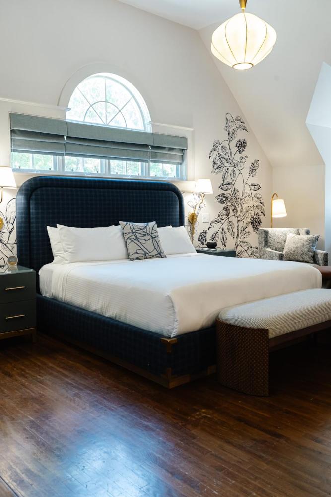 Main Inn - King Suite interior
